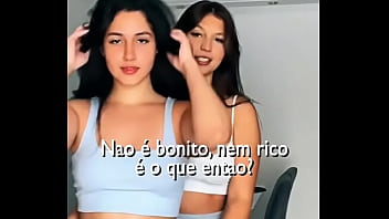 Duas gostosonas fazem sexo anal