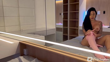 A deliciosa drii cordeiro masseta sua bucetinha e ganha gozada na boca completo no driicordeiro