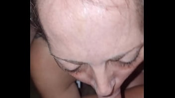 Rubia de ojos azules