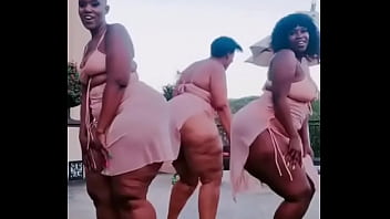 Negras culonas moviendo el trasero