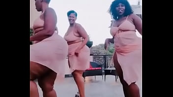 Negras culonas moviendo el trasero