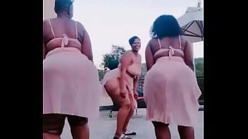 Negras culonas moviendo el trasero