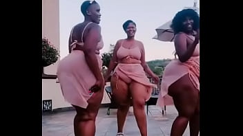 Negras culonas moviendo el trasero