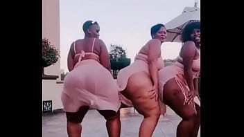 Negras culonas moviendo el trasero