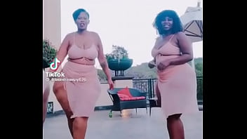 Negras culonas moviendo el trasero