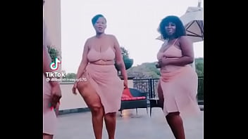 Negras culonas moviendo el trasero