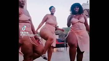 Negras culonas moviendo el trasero