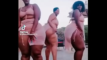 Negras culonas moviendo el trasero