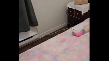 Emy angel caresse ses belles petitesl