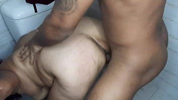 Disfruto follarle su rica vagina