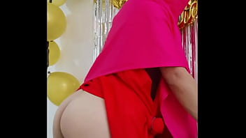 Patriarchy made me very submissive and that's why i'm wearing clothes covering my face