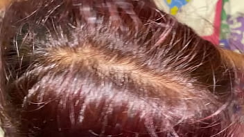 Estaba jugando en su celular y su cuñado se la folla