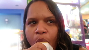 Procurando homens no shopping emcontrei garoto dotado fodi no banheiro