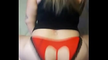 My wife twerking that ass