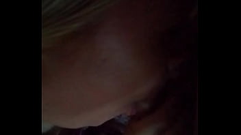 Con el rabo en la boca