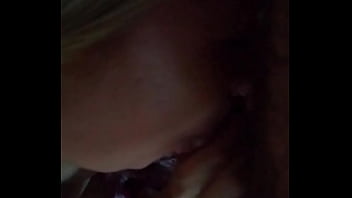 Con el rabo en la boca