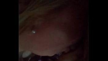 Con el rabo en la boca