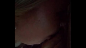 Con el rabo en la boca