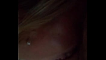 Con el rabo en la boca