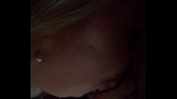 Con el rabo en la boca