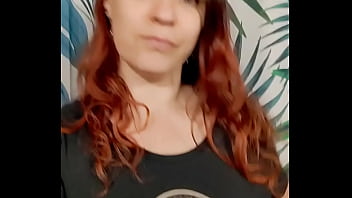 Bon mardi mes loulous oups j'ai les boobs qui débordent