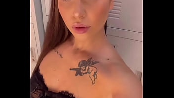 N’hésite pas à me faire part de tes envies soldats je réalise tes désirs