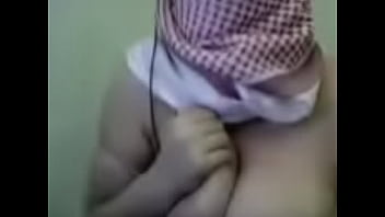 Palestine arab hijab girl show her big boobs in webcam