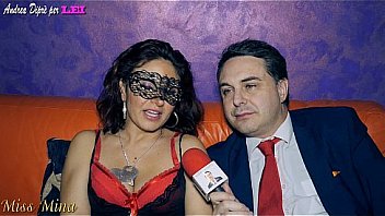 Sexy spogliarello di miss mina per andrea diprè