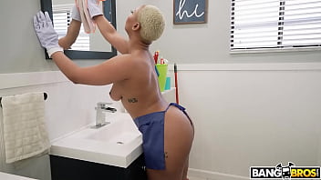 Bangbros thick ass daphne shakes her amazing curves making jovan want to pay more for some extra services