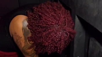 Slut se divertindo no glory hole