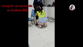 Deixei meu amigo dotado em nossa esperando para recepcionar minha mulher no dia das bruxas de surpresa