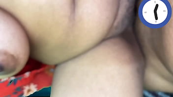 Esta chica es muy fogosa paja china le chupa la verga y luego lo monta