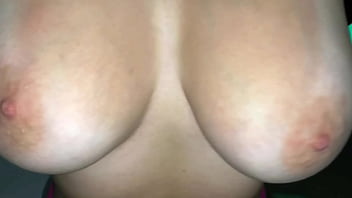 Os peitos mais lindos e gostoso pra chupar