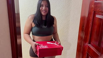 No tenía como pagar su paquete y se dejó comer las nalgas