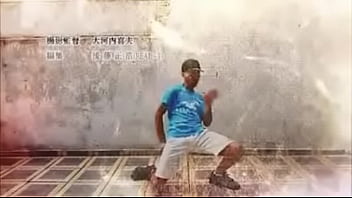 Menorzin dando aquela dançada monstra ao som do prison