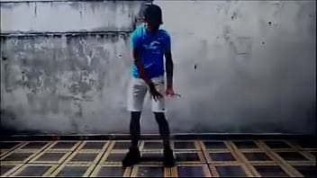 Menorzin dando aquela dançada monstra ao som do prison