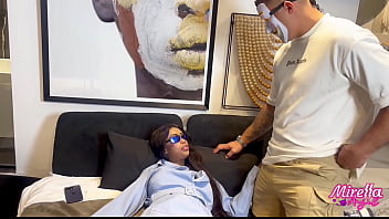 Meu cunhado espera minha meia irmã sair pra vim no meu quarto escondido ficar me provocando