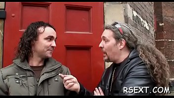 Dude gets his 10 pounder sucked