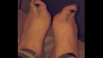 Blue toe nails