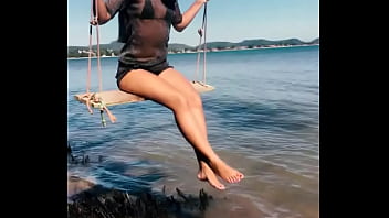 Tropical vibes and swing fun by the beach aquí tienes los hashtags juntos para que puedas copiarlos fá