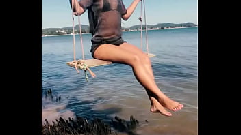 Tropical vibes and swing fun by the beach aquí tienes los hashtags juntos para que puedas copiarlos fá