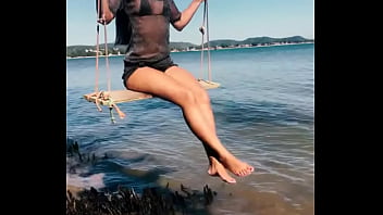 Tropical vibes and swing fun by the beach aquí tienes los hashtags juntos para que puedas copiarlos fá