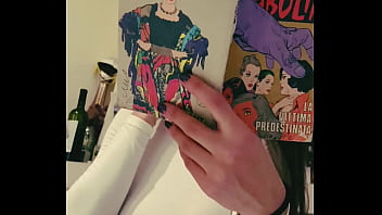 Girlfriend forgot wearing bra during a party