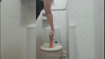 Big ass solo girl fucking a big dildo in a big pussy until she gets orgasm and squirts in the bathroom