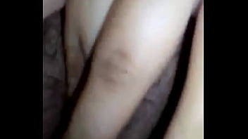 Me muestra su coñito mojado