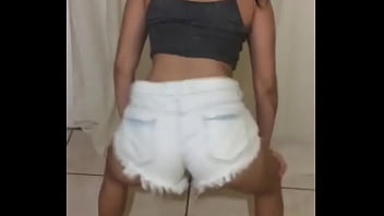 Putinha dançando