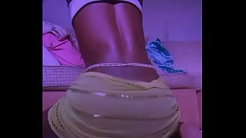 Elle bouge son petit cul