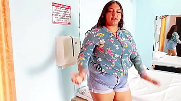 Madrastra se folla así hijastro mientras su padre no está en casa