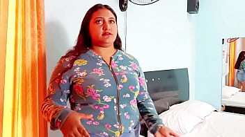 Madrastra se folla así hijastro mientras su padre no está en casa