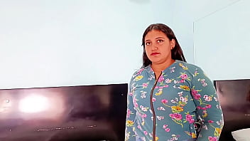 Madrastra se folla así hijastro mientras su padre no está en casa